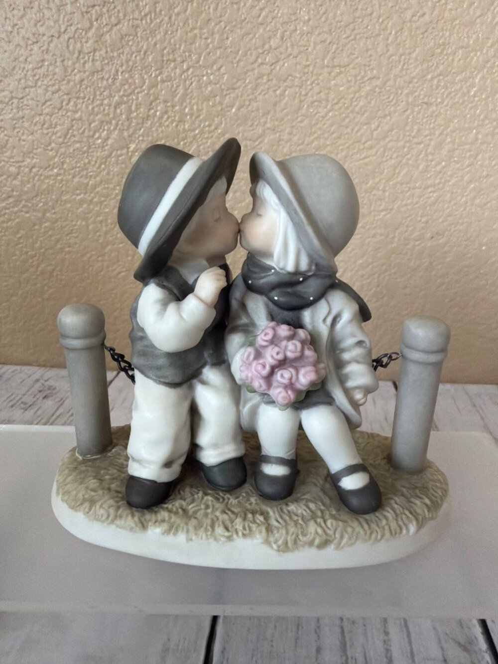 Enesco Pretty as a Picture Kim Anderson Lot of 3 Figurines + Plate - Picture 11 of 16